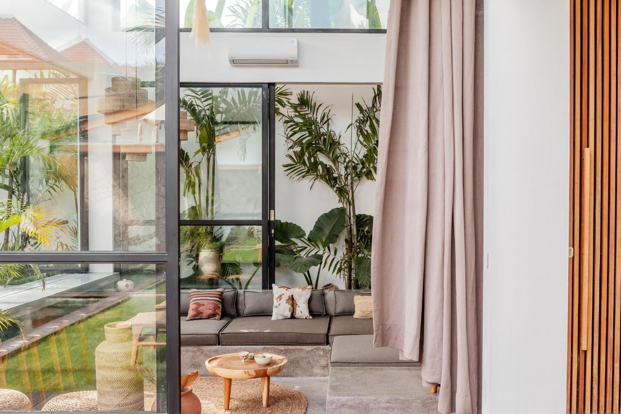 Beyond Bespoke Villas Семиньяк Номер фото